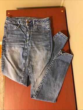 American Eagle Outfitters Mid-Rise Light Blue Skinny Jeans
